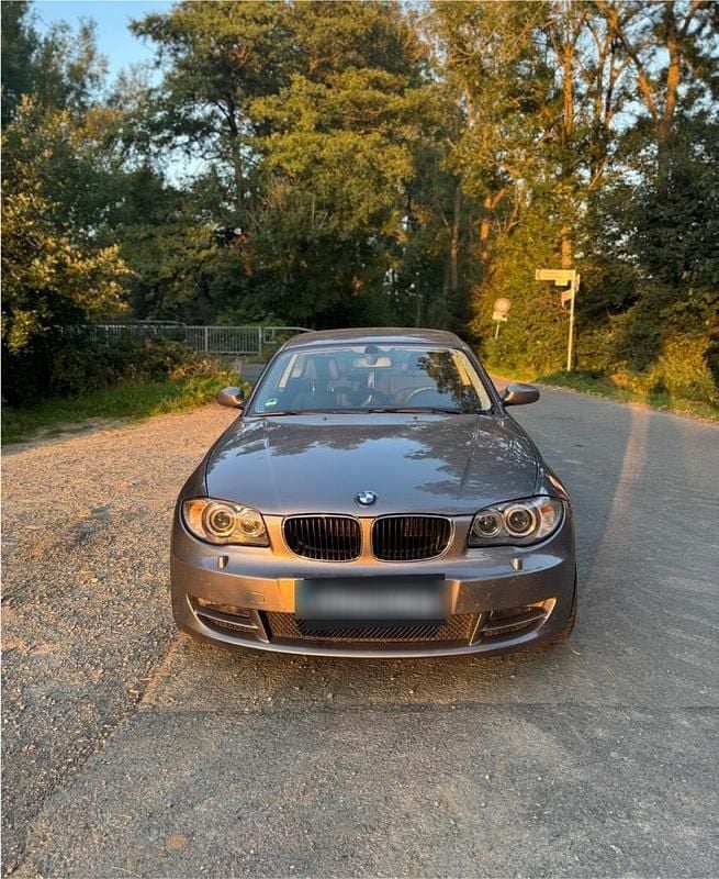 Grau Gebraucht 2009 BMW 120 Coupé Coupé | 10.500 € (Guter Preis) - Bild 1/4