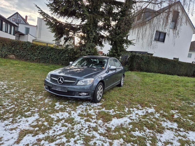Grau Gebraucht 2007 Mercedes C200 Classic Limousine | 6.300 € (Fairer Preis) - Bild 1/4