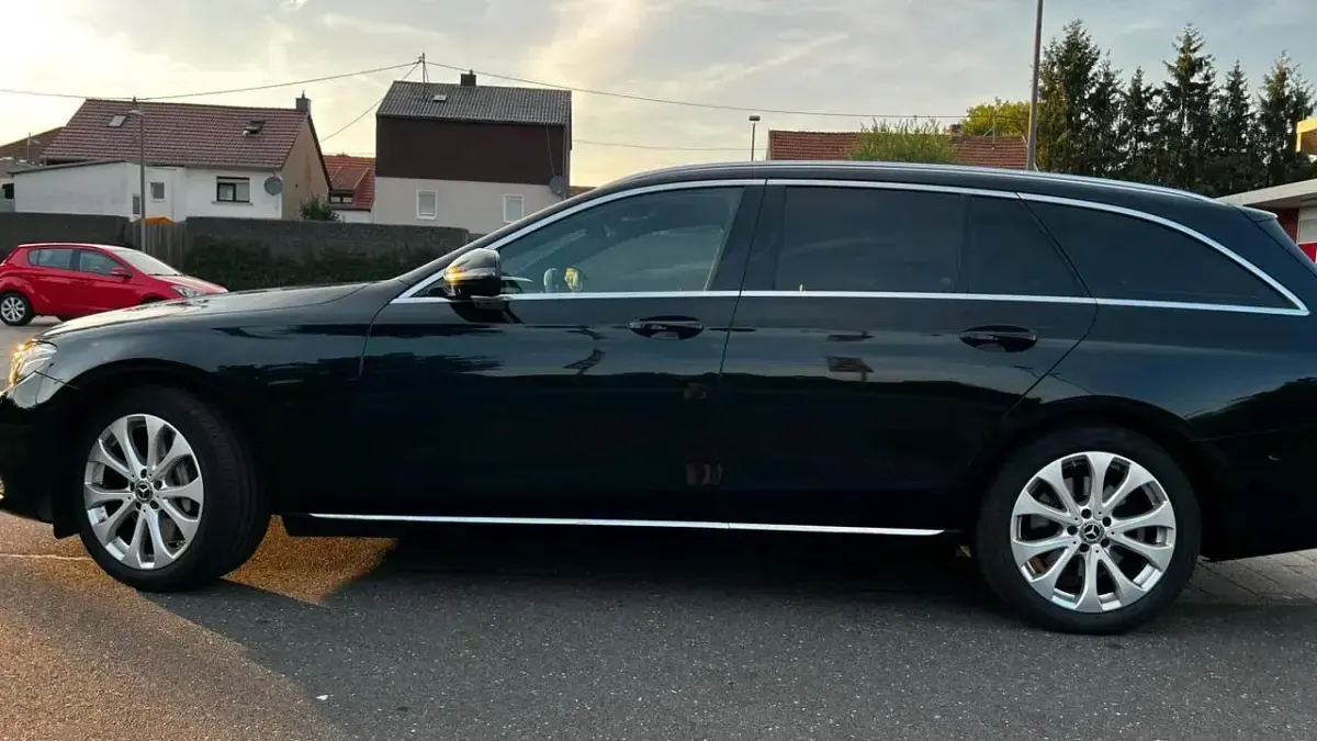 Gebraucht Mercedes E350 AMG line 258 PS (189 kW) 2018 Schwarz Kombi