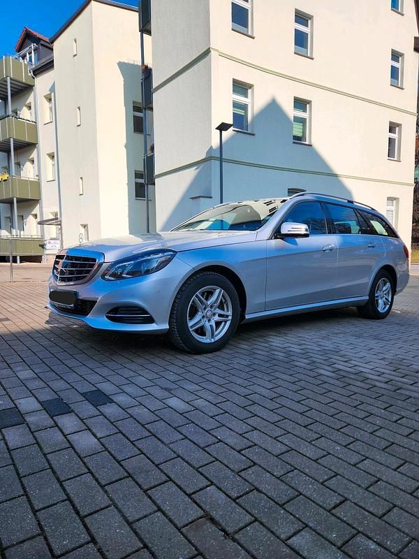 Gebraucht Mercedes E300 204 PS (150 kW) 2015 Silber Kombi