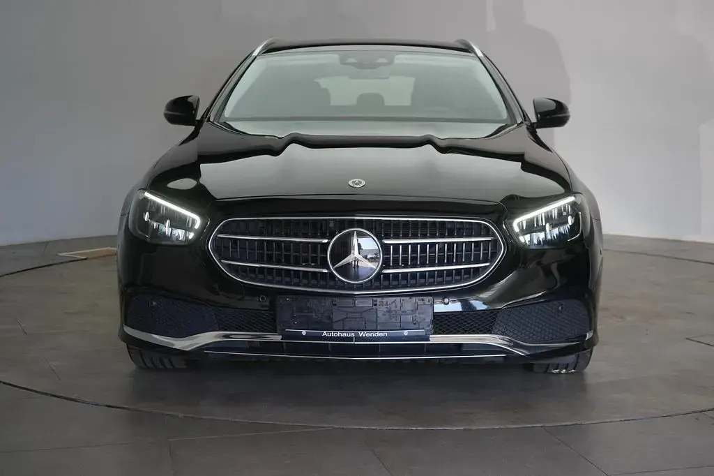 Gebraucht Mercedes E300 306 PS (225 kW) 2022 Schwarz Limousine