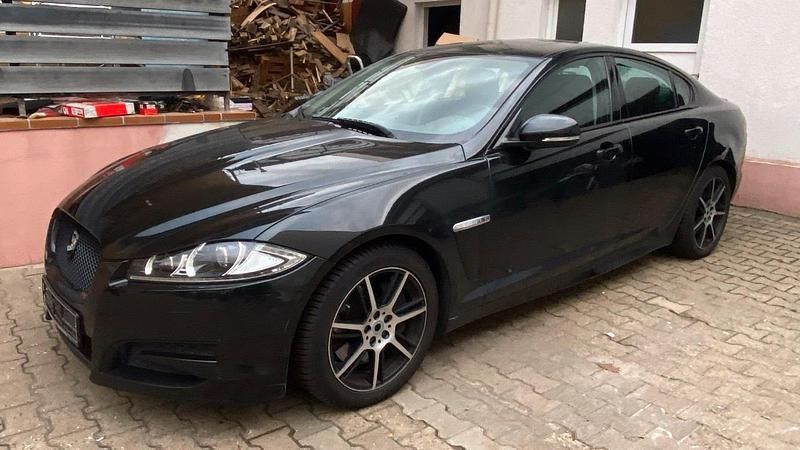 Schwarz Gebraucht 2014 Jaguar XF S Limousine | 9.900 € (Superpreis) - Bild 1/4