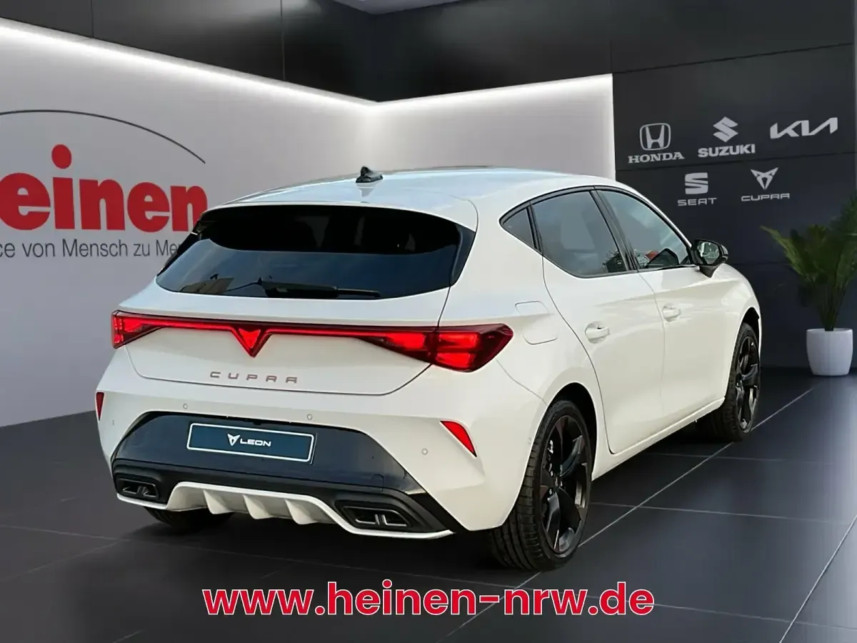 Usata Cupra Leon 150 CV (110 kW) 2025 Bianco Berlina