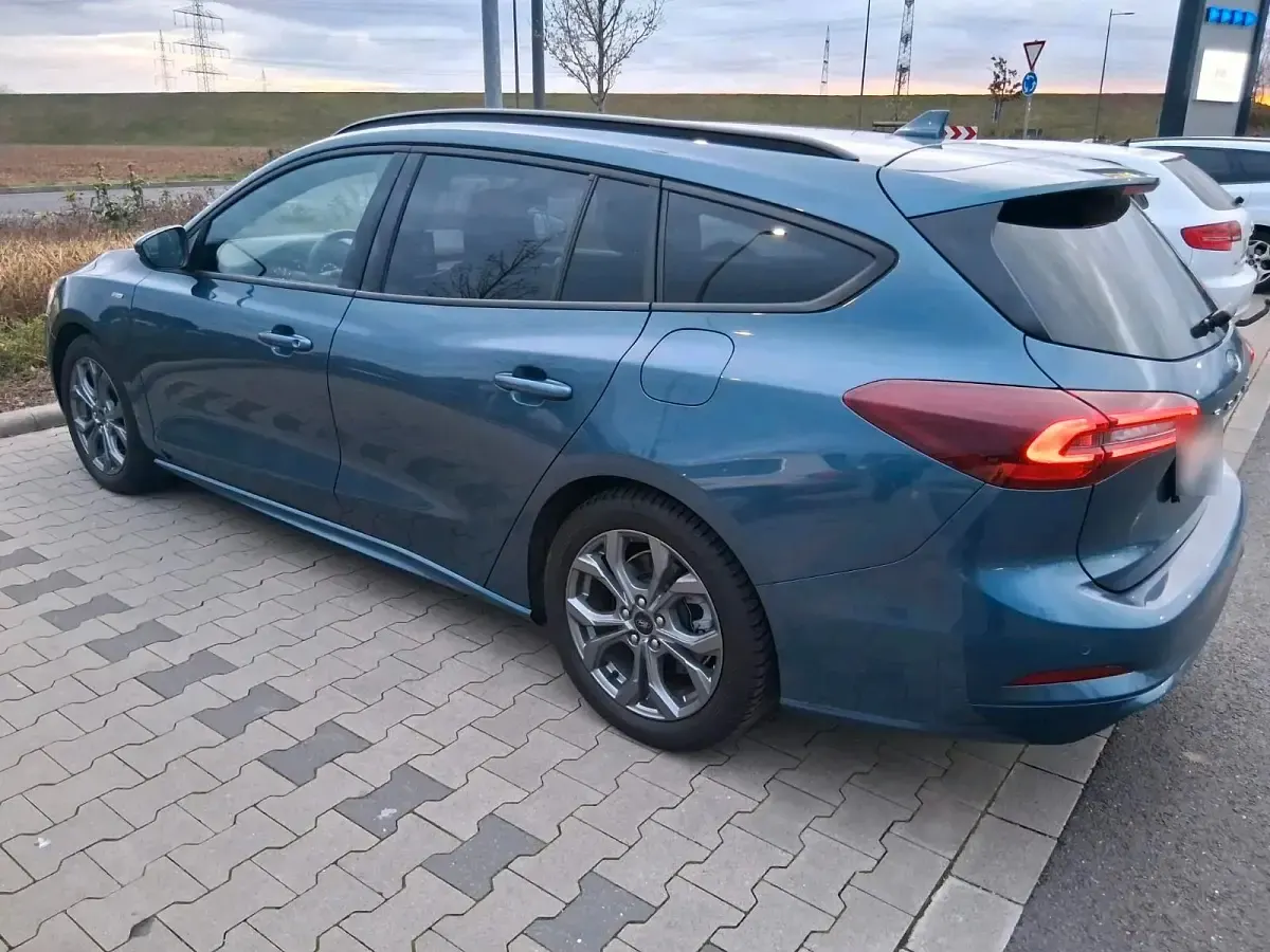 Gebraucht Ford Focus ST-Line 155 PS (114 kW) 2023 Blau Kombi