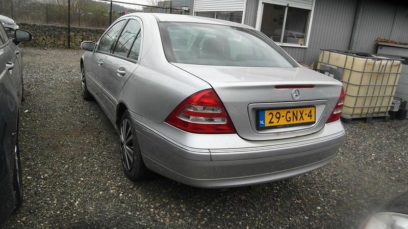 Gebraucht Mercedes C270 Elegance 170 PS (125 kW) 2002 Silber Limousine