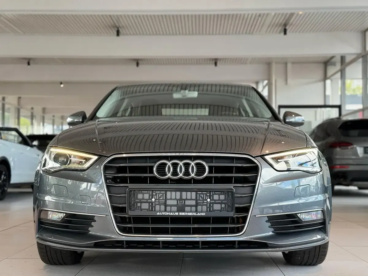 Gebraucht Audi A3 Attraction 110 PS (80 kW) 2016 Grau Limousine