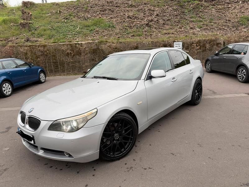 Gebraucht BMW 523 177 PS (130 kW) 2007 Silber Limousine