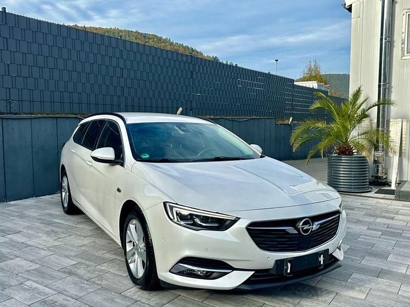 Weiß Gebraucht 2018 Opel Insignia Business Edition Kombi | 12.900 € (Superpreis) - Bild 1/4