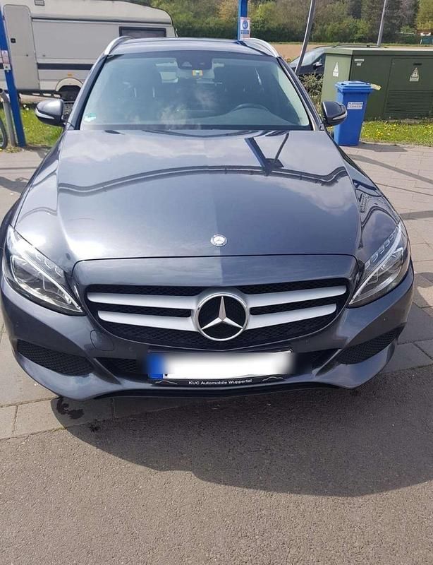 Grau Gebraucht 2015 Mercedes 220 Kombi | 8.750 € - Bild 1/4