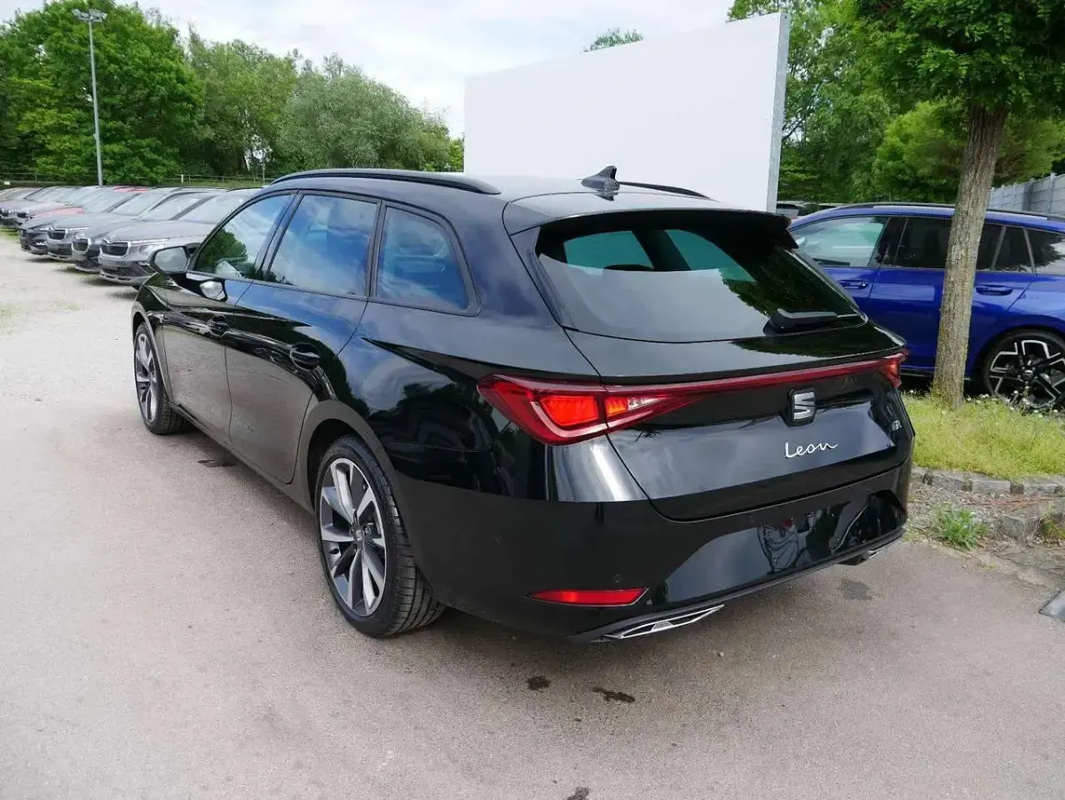 Neu Seat Leon FR 150 PS (110 kW) 2025 Schwarz Kombi
