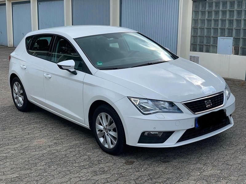 Weiß Gebraucht 2017 Seat Leon Style Limousine | 9.150 € (Fairer Preis) - Bild 1/4