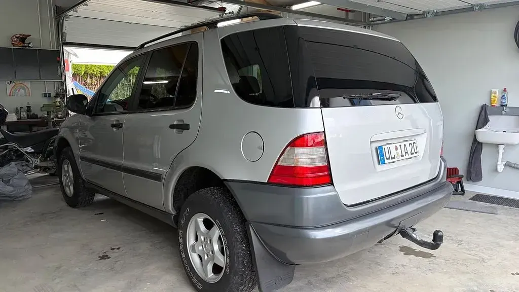 Gebraucht Mercedes ML320 218 PS (160 kW) 2000 Silber SUV