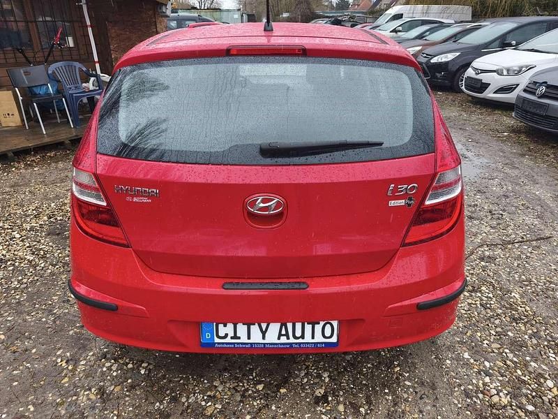 Gebraucht Hyundai i30 Edition+ 109 PS (80 kW) 2009 Shine red Kleinwagen