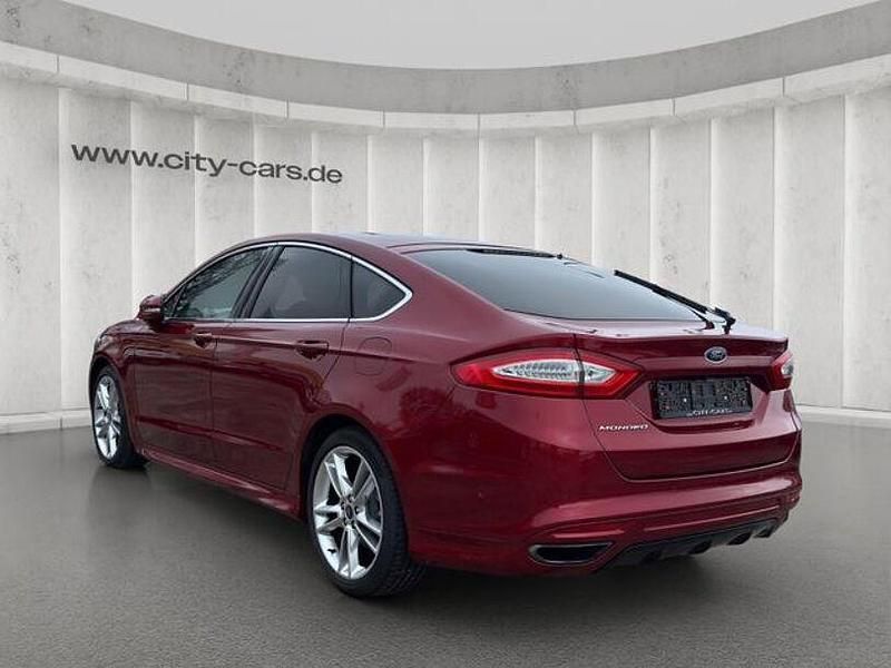 Gebraucht Ford Mondeo Titanium 179 PS (131 kW) 2016 Rot Limousine