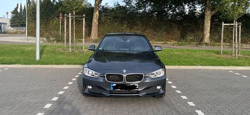 Grau Gebraucht 2013 BMW 320 Kombi | 5.800 € - Bild 1/4