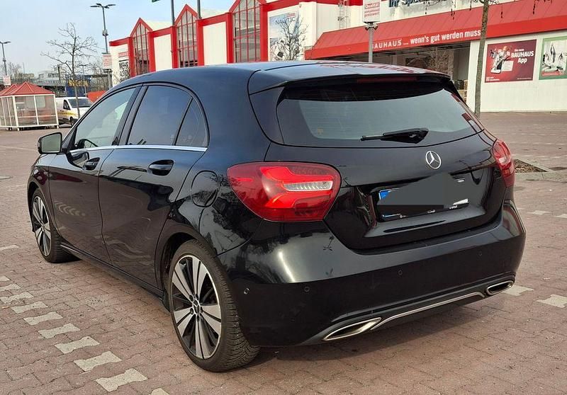 Gebraucht Mercedes A160 Edition 102 PS (75 kW) 2017 Schwarz Limousine