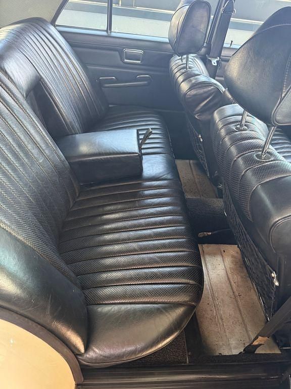 Gebraucht Mercedes 230 131 PS (96 kW) 1973 Weiß Limousine