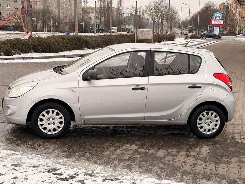 Gebraucht Hyundai i20 Classic 77 PS (56 kW) 2008 Silber Limousine