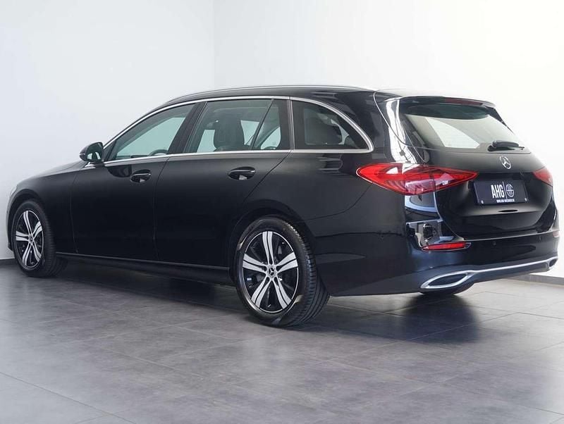 Gebraucht Mercedes C200 Avantgarde 163 PS (119 kW) 2024 Schwarz Kombi