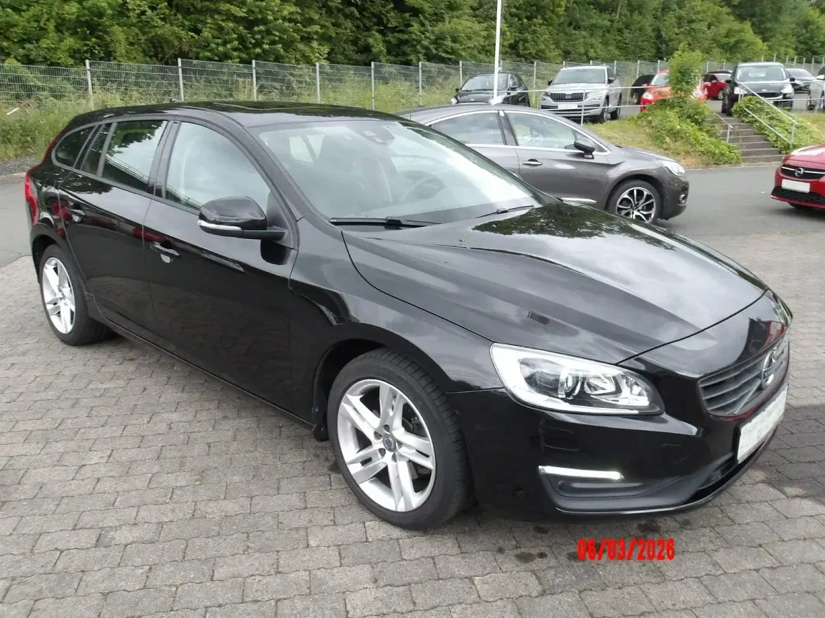 Gebraucht Volvo V60 Business Edition 190 PS (139 kW) 2016 Schwarz Kombi