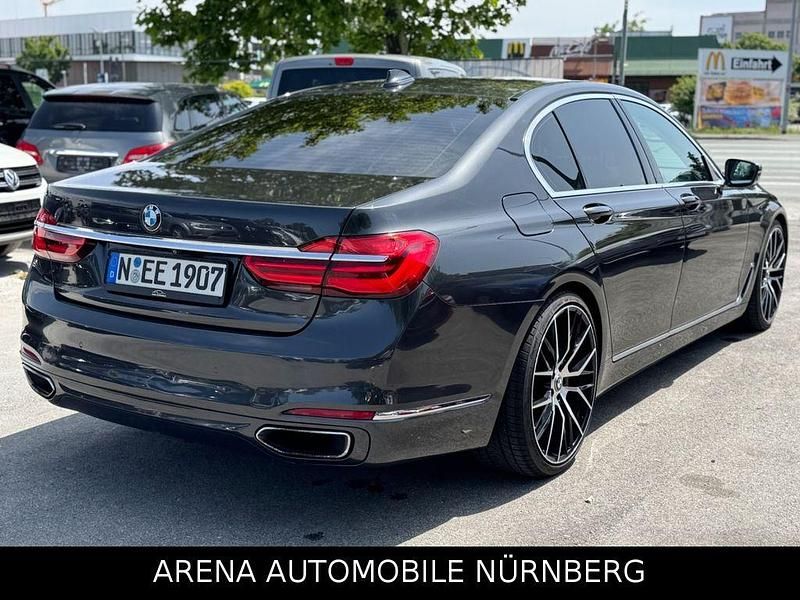Gebraucht BMW 740 Performance 320 PS (235 kW) 2016 Grau Limousine