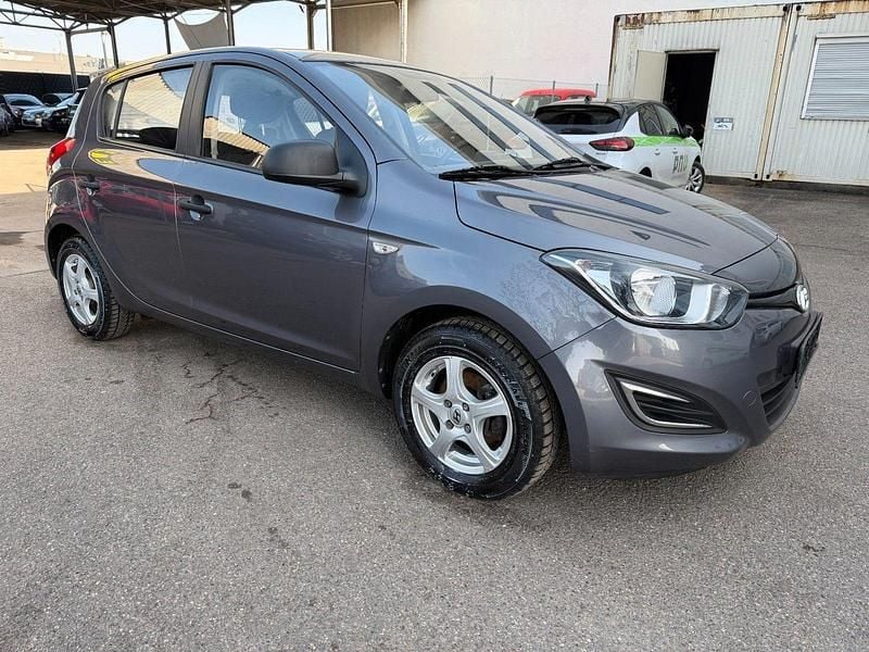 Gebraucht Hyundai i20 Classic 86 PS (63 kW) 2015 Grau Kleinwagen