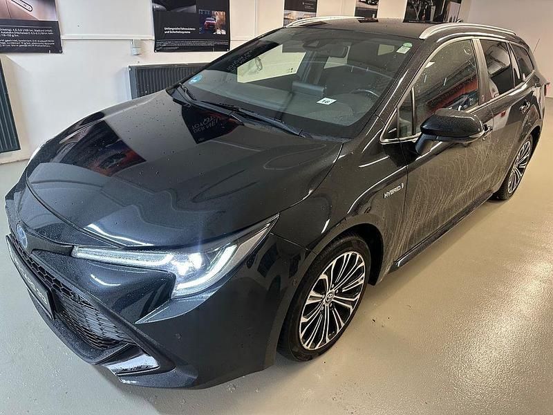 Schwarz Gebraucht 2022 Toyota Corolla Team Kombi | 14.590 € (Fairer Preis) - Bild 1/4