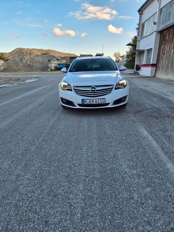 Weiß Gebraucht 2015 Opel Insignia Kombi | 7.850 € (Fairer Preis) - Bild 1/4