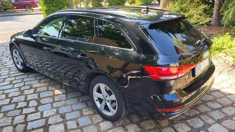 Gebraucht Audi A4 Sport 150 PS (110 kW) 2019 Schwarz Kombi