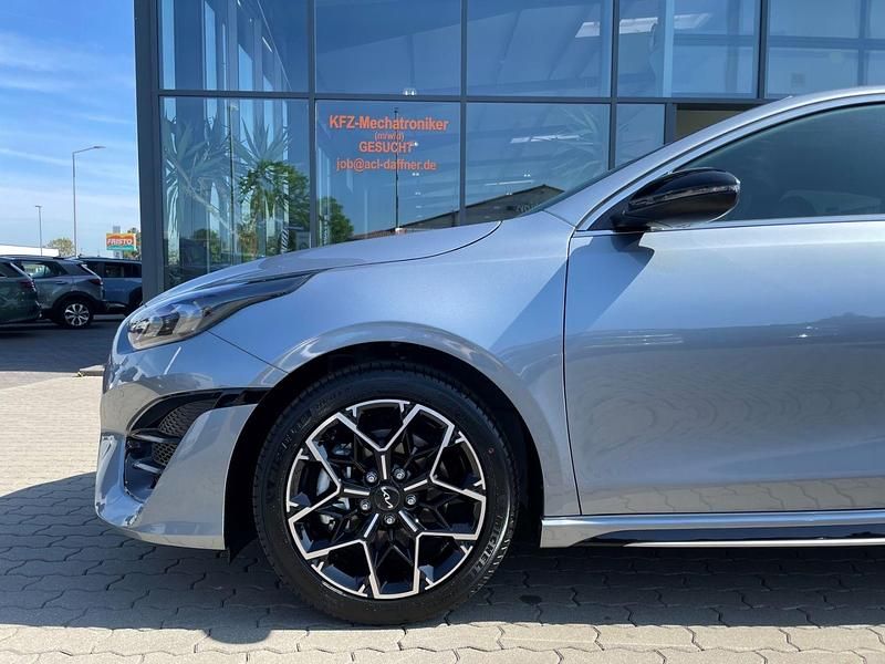 Neu Kia Ceed GT GT-Line 140 PS (102 kW) 2025 (css) lunar silver m Limousine