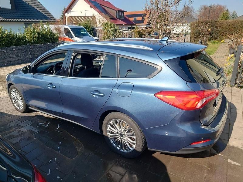 Gebraucht Ford Focus Titanium 125 PS (91 kW) 2019 Blau Limousine