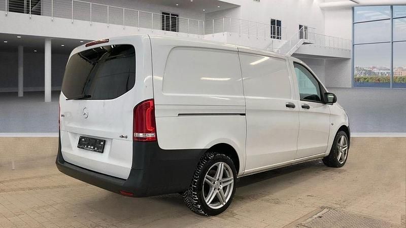 Usado Mercedes Vito 190 HP (139 kW) 2015 Branco Van