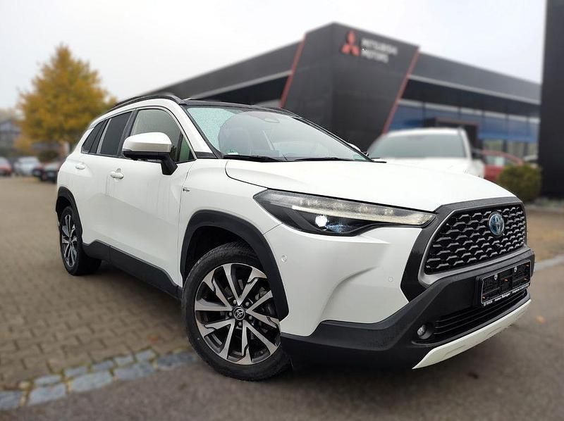 Weiß Gebraucht 2023 Toyota Corolla Cross Lounge SUV | 32.990 € (Guter Preis) - Bild 1/4