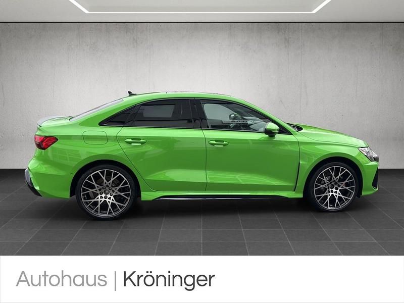 Gebraucht Audi RS3 Ambiente 400 PS (294 kW) 2025 Kyalamigrün Limousine
