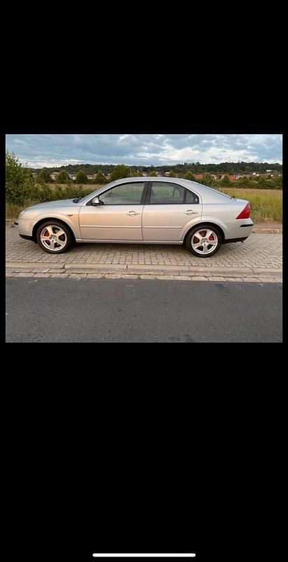 Gebraucht Ford Mondeo 125 PS (91 kW) 2001 Silber Kombi