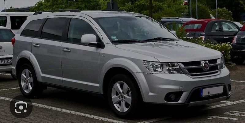 Silber Gebraucht 2012 Fiat Freemont SUV | 8.888 € (Fairer Preis) - Bild 1/4