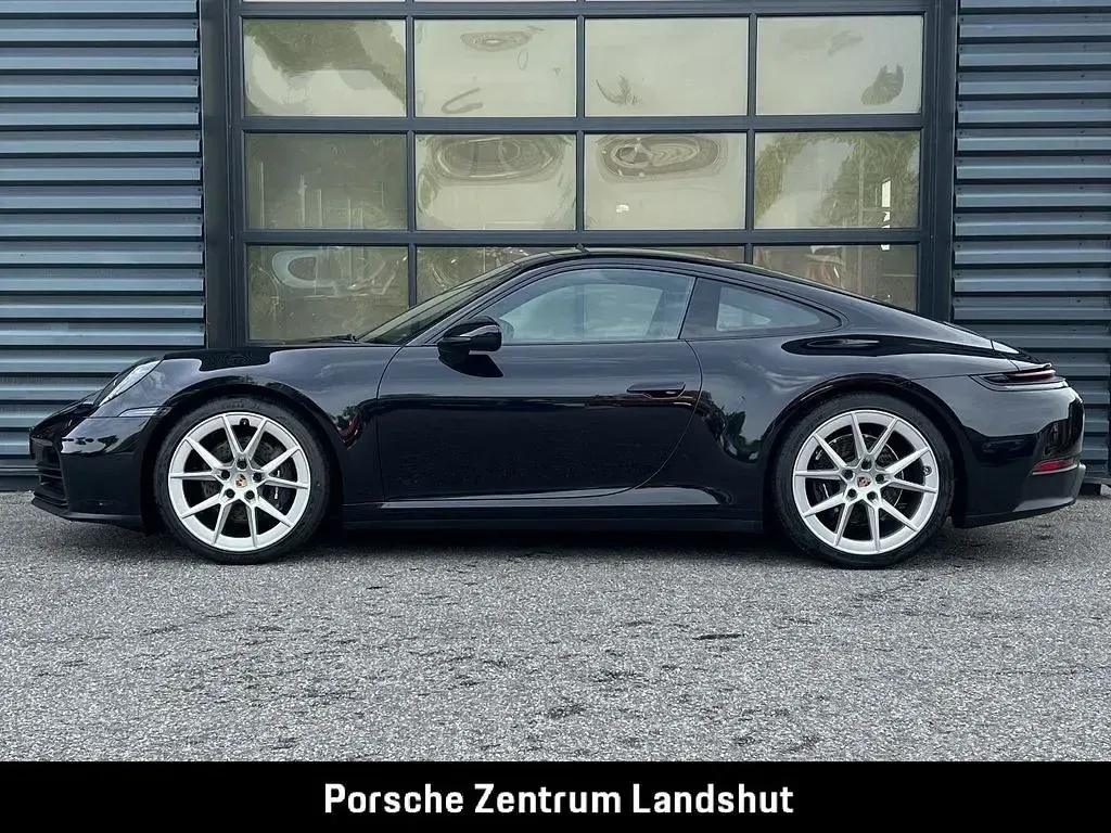 Gebraucht Porsche 911 Carrera 394 PS (289 kW) 2025 Tiefschwarzmetallic Coupé