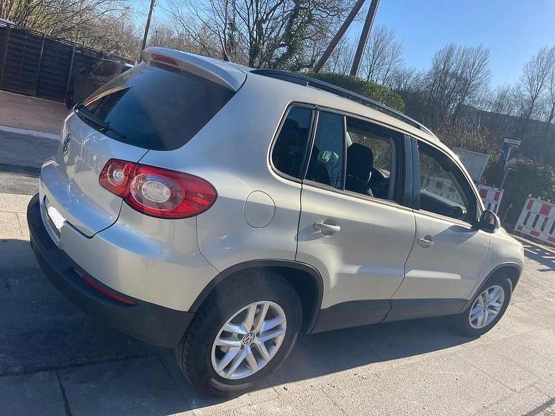Gebraucht VW Tiguan Trendline 140 PS (102 kW) 2009 Silber SUV