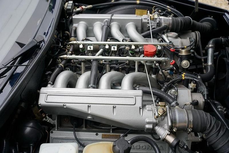 Gebraucht Aston Martin V8 315 PS (231 kW) 1990 Blau Coupé