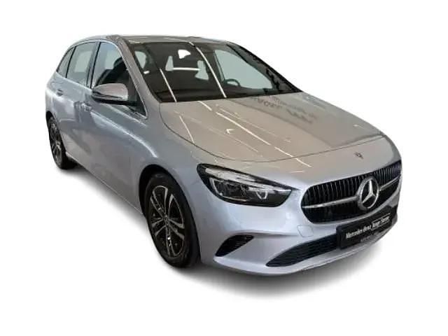 Silber Gebraucht 2024 Mercedes 180 Progressive Limousine | 29.899 € (Fairer Preis) - Bild 1/4