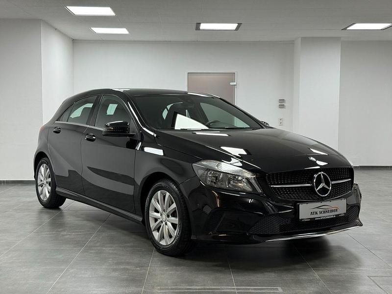 Gebraucht Mercedes A180 122 PS (89 kW) 2016 Schwarz Limousine
