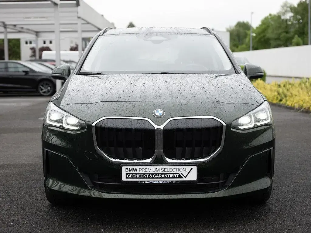 Gebraucht BMW 220 Active Tourer 170 PS (125 kW) 2025 Grün Van / Kleinbus
