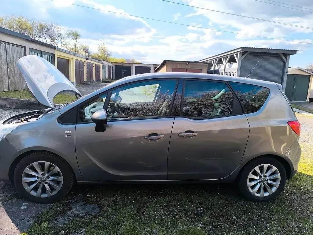 Gebraucht Opel Meriva 140 PS (102 kW) 2012 Silber Van / Kleinbus