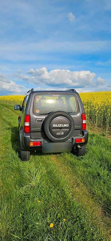 Second-hand Suzuki Jimny Style 86 CP (63 kW) 2011 Gri SUV