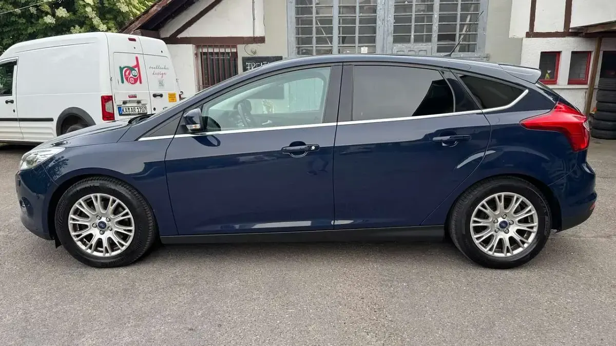 Gebraucht Ford Focus 150 PS (110 kW) 2011 Blazerblau Kleinwagen