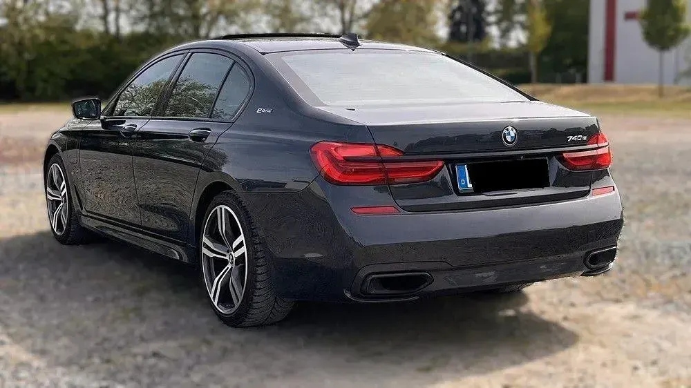 Gebraucht BMW 740 iPerformance 326 PS (239 kW) 2017 Grau Limousine