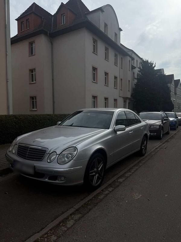Gebraucht Mercedes E220 150 PS (110 kW) 2003 Limousine