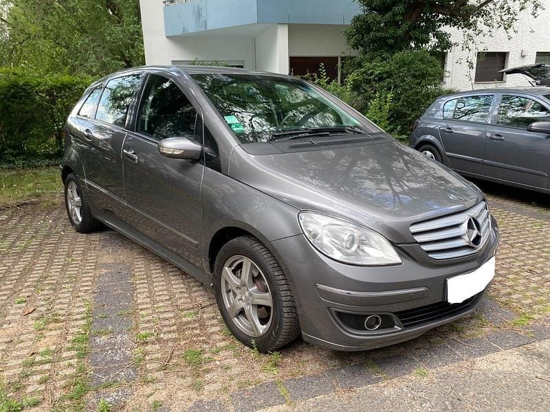 Grau Gebraucht 2007 Mercedes B200 Edition Van / Kleinbus | 2.500 € (Fairer Preis) - Bild 1/4