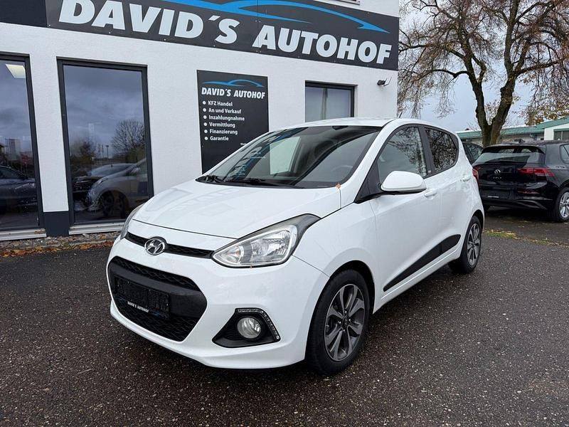 Weiß Gebraucht 2016 Hyundai i10 Passion Kleinwagen | 6.999 € (Guter Preis) - Bild 1/4