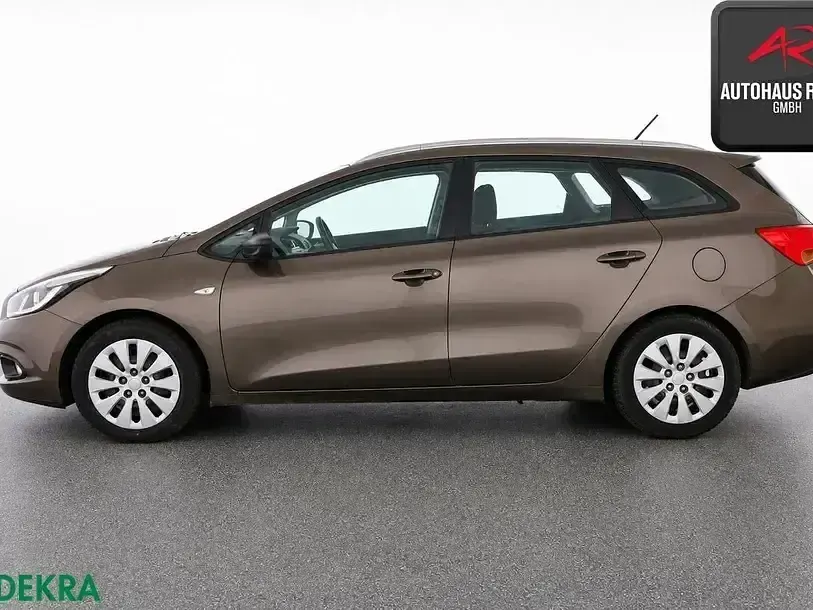 Gebraucht Kia Ceed Sportswagon 99 PS (72 kW) 2012 Sandbeige Kombi